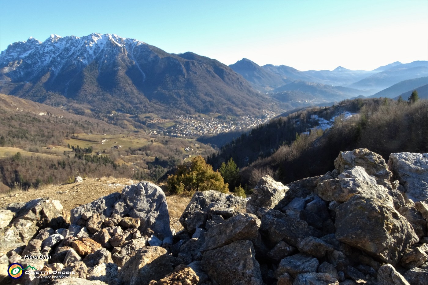 40 Vista in Val Serina con Alben da massi ex-miniere di calamina.JPG